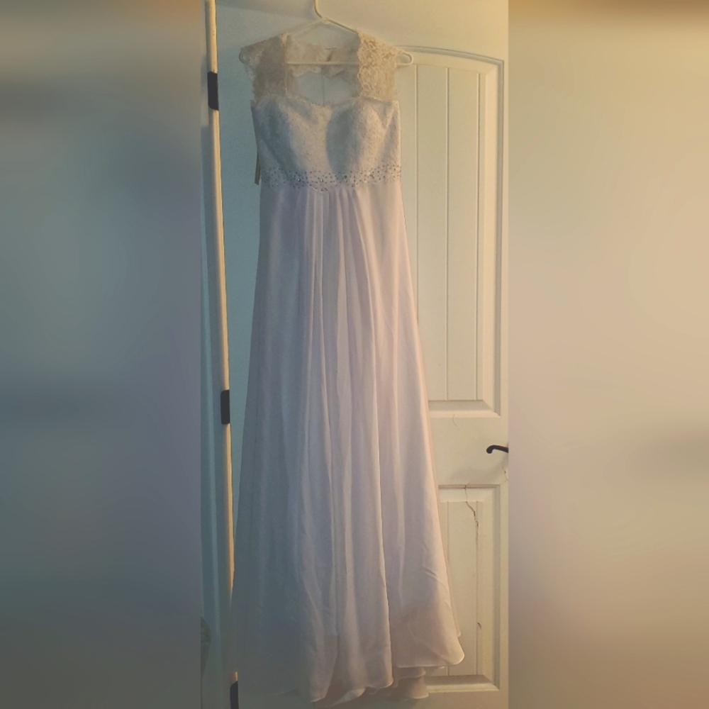 White with lace  cap sleeves wedding dress never worn size 10